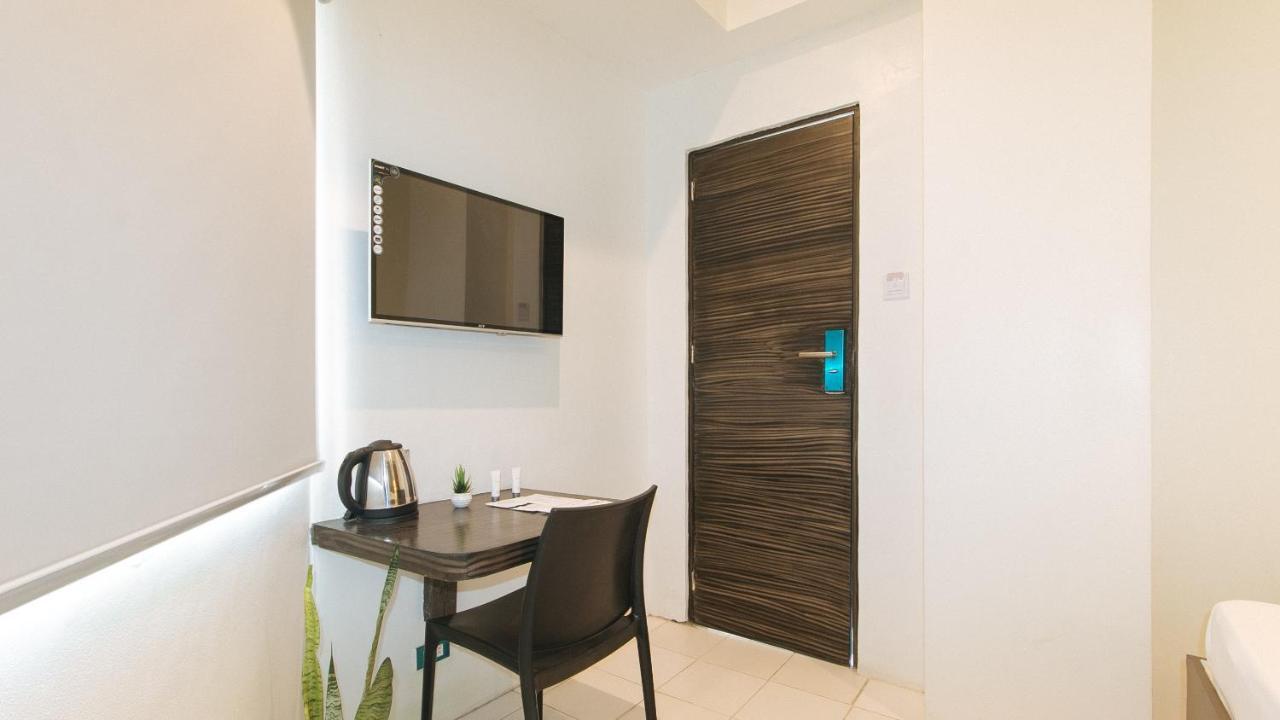 Urbanview At San Antonio'S Place Sampaloc มะนิลา ภายนอก รูปภาพ
