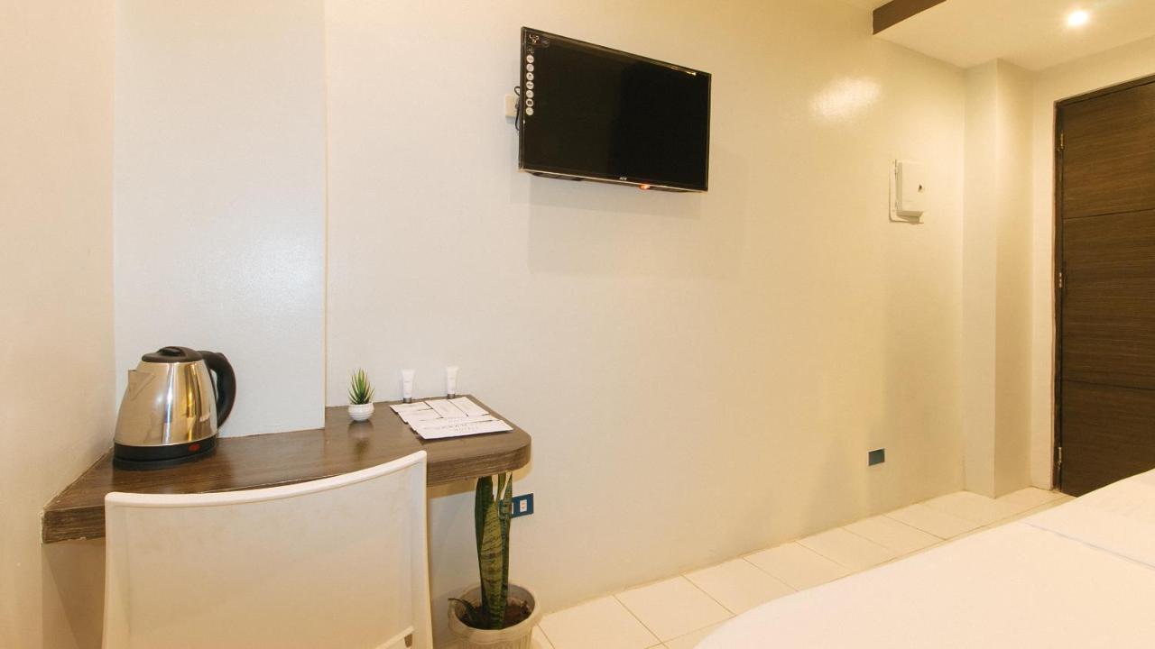 Urbanview At San Antonio'S Place Sampaloc มะนิลา ภายนอก รูปภาพ